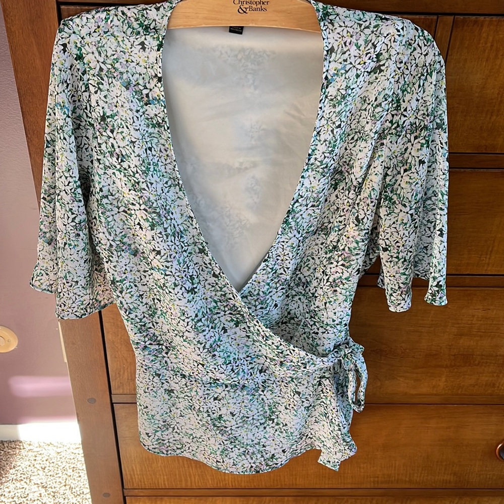 Beautiful Banana Republic wrap shirt